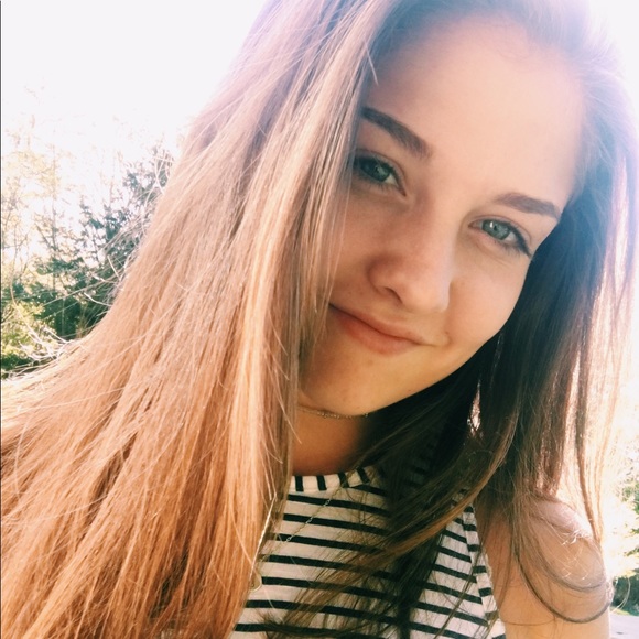 Meet your Posher, Bri - Picture 2 of 3